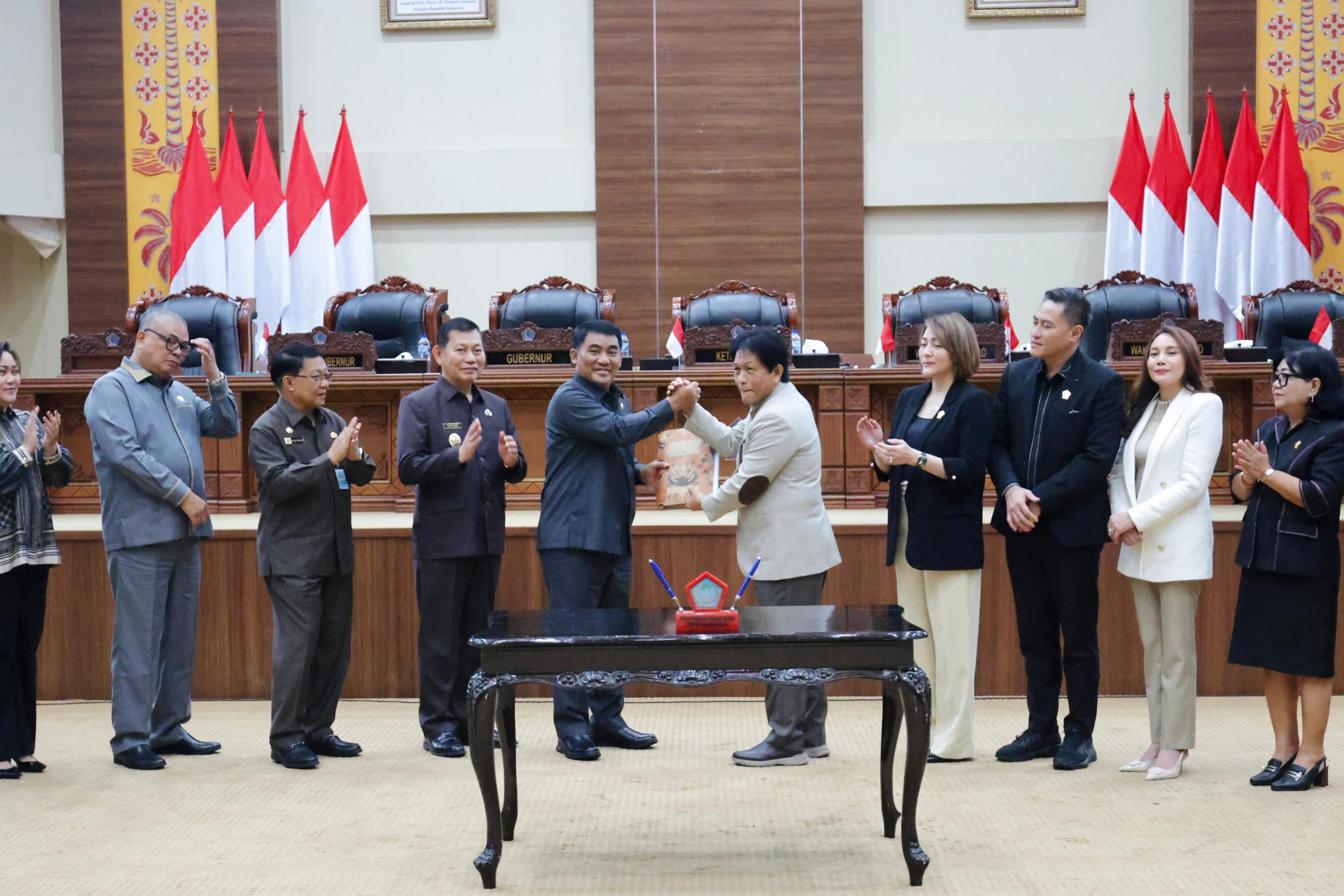 Mahakarya Peta Jalan 20 Tahun: Gubernur Yulius Selvanus Sahkan Ranperda RTRW Sulut 2025-2044