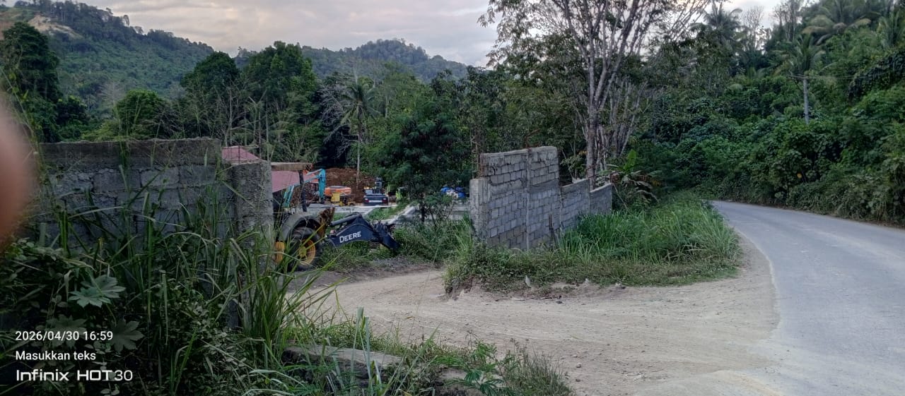 Excavator Porak-Porandakan Gunung Bota, Warga Desak Polisi Tutup Tambang Emas Ilegal di Hutan Lindung