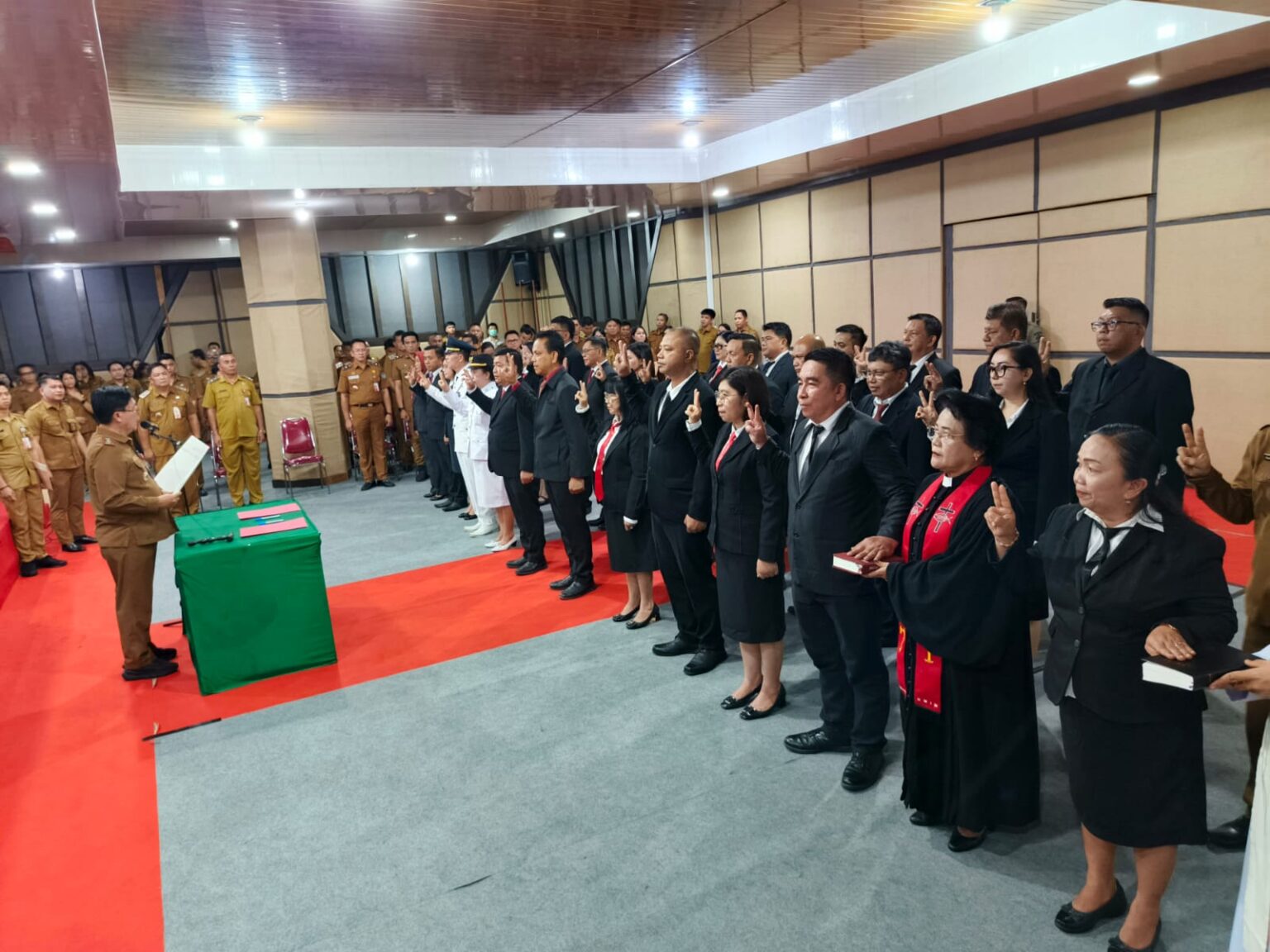 Penyegaran Birokrasi Minut: 30 Pejabat Eselon II dan III Resmi Dilantik, Herman Mengko Pimpin BKPSDM